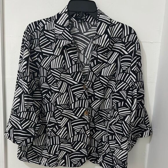 East 5th Linen Black and White Boxy Button Down Shirt - Picture 1 of 8